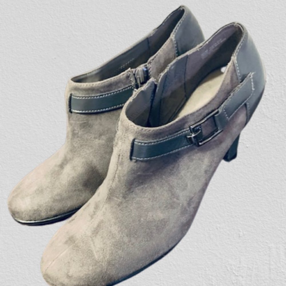 AEROSOLES HEELREST Grey Suede Leather Trim Grey Ankle Boot Bootie Zip Size 9.5